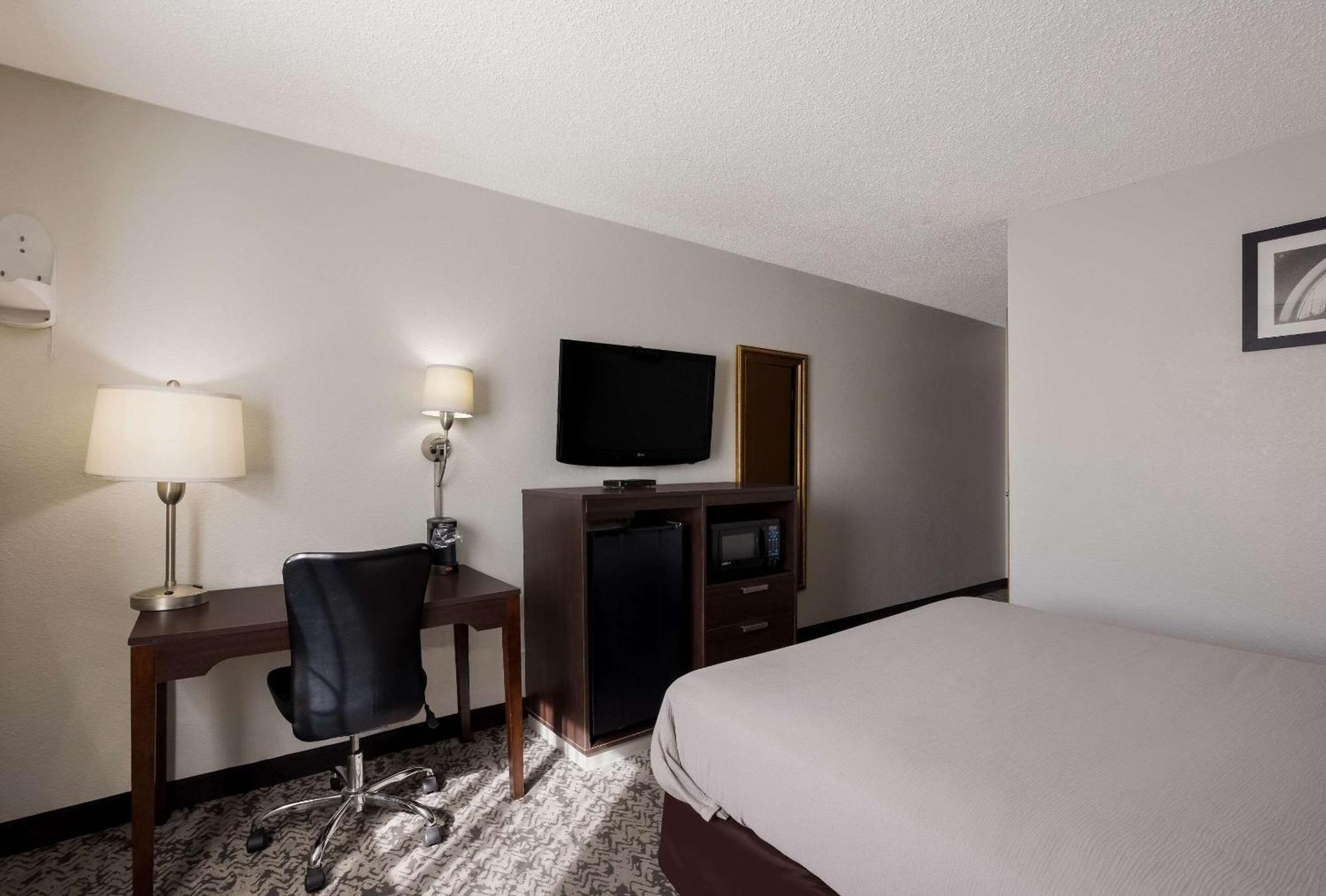 Quality Inn Hall Of Fame Canton Dış mekan fotoğraf